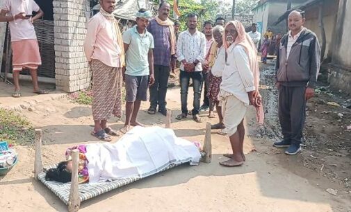 ଗୁଢ଼ୀଆଳି ଗ୍ରାମର ଅସହାୟ ଅବିବାହିତ ଦିବ୍ୟାଙ୍ଗ ଶାନ୍ତି ମହାକୁଡ଼ ଙ୍କ ଶବ ସତ୍କାର କଲେ ମାହେଶ୍ୱରୀ ସେନା ଓ ଜଗତି କେନ୍ଦ୍ର କର୍ମକର୍ତ୍ତା