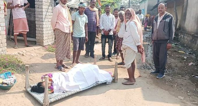 ଗୁଢ଼ୀଆଳି ଗ୍ରାମର ଅସହାୟ ଅବିବାହିତ ଦିବ୍ୟାଙ୍ଗ ଶାନ୍ତି ମହାକୁଡ଼ ଙ୍କ ଶବ ସତ୍କାର କଲେ ମାହେଶ୍ୱରୀ ସେନା ଓ ଜଗତି କେନ୍ଦ୍ର କର୍ମକର୍ତ୍ତା