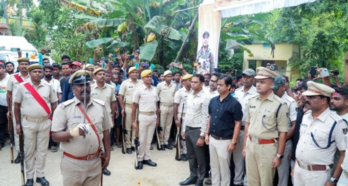 ଜିଲ୍ଲାପ୍ରଶାସନ ପକ୍ଷରୁ ସହିଦ ଯବାନଙ୍କୁ ଶ୍ରଦ୍ଧାଞ୍ଜଳି