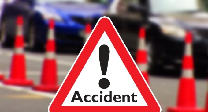 ଡବେରୀ ସେବାଶ୍ରମ ନିକଟରେ ଭାରସାମ୍ୟ ହରାଇ ବାଇକ୍ ଦୁର୍ଘଟଣାଗ୍ରସ୍ତ : ୩ ଜଣ ଆହତ