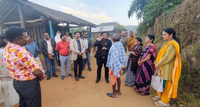 କଣ୍ଡରା ଓ କାଚପାଜୁ ଗ୍ରାମ ପରିଦର୍ଶନ କରି ସ୍ଥାନୀୟ ଲୋକଙ୍କ ସମସ୍ୟା ଅନୁଧ୍ୟାନ କଲେ ଜିଲ୍ଲାପାଳ