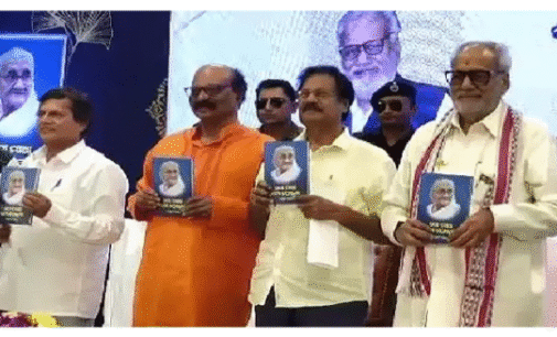 Odisha’s former Governor Ganeshi Lal unveils KIIT-KISS founder Achyuta Samanta’s book ‘Mo Maa Mo Prerana’