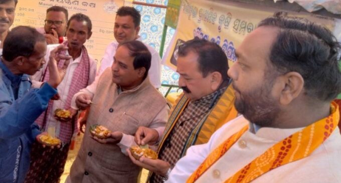 Odisha minister kickstarts Kharif paddy procurement in Nuapada, opens several mandis