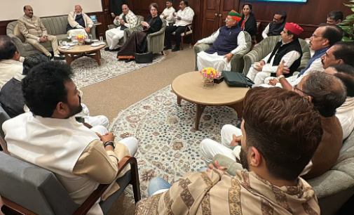 Post-parliamentary session tea party sees PM praise an opposition MP, crack jokes