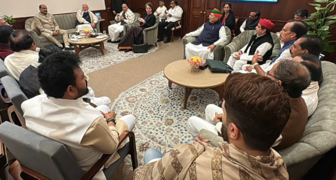 Post-parliamentary session tea party sees PM praise an opposition MP, crack jokes