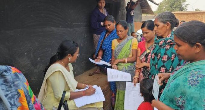 ବୌଦ୍ଧ ଜିଲ୍ଲାର ଦୁର୍ଗମ ତଥା ଉପାନ୍ତ ଅଞ୍ଚଳରେ ପହଞ୍ଚି ଶ୍ରମିକଙ୍କ ସମସ୍ୟା ବୁଝିଲେ ଶ୍ରମ ଅଧିକାରୀ