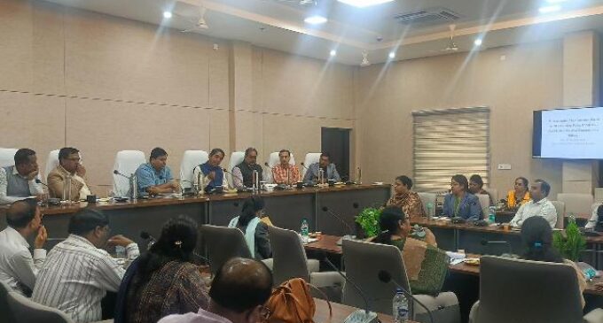 ରାଜ୍ୟ ନିର୍ବାଚନ କମିଶନର ଖୋର୍ଦ୍ଧା ଜିଲ୍ଲା ଗସ୍ତ କରି ଆଗାମୀ ପୌରସଂସ୍ଥା ଓ ପଞ୍ଚାୟତ ନିର୍ବାଚନ କାର୍ଯ୍ୟ ସମୀକ୍ଷା କଲେ