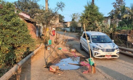 ବାଲିଗୁଡାଠାରୁ ସାଡିଙ୍ଗିଆ ରାସ୍ତା ଅବସ୍ଥା ଅତି ଶୋଚନୀୟ ପୋଲ ମଝିରେ ବଡ଼ ଗର୍ତ୍ତ ସୃଷ୍ଟି: ଦୁର୍ଘଟଣା ଆଶଙ୍କା