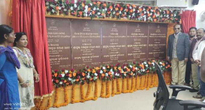 ଜିଲ୍ଲାପାଳଙ୍କ କାର୍ଯ୍ୟାଳୟର ଓସ୍ୱାନ ହଲଠାରେ ଆଭାସୀ ମାଧ୍ୟମରେ କଣ୍ଟାମାଳ ନିର୍ବାଚନ ମଣ୍ଡଳୀର ୫ ଟି ପ୍ରକଳ୍ପର ଶିଳାନ୍ୟାସ କଲେ ମାନ୍ୟବର ମୁଖ୍ୟମନ୍ତ୍ରୀ