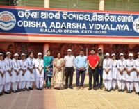 ଜାତୀୟ ସଡ଼କ ସୁରକ୍ଷା ମାସ ଉଦ୍ୟେଶରେ ଖୋର୍ଦ୍ଧା ଆଦର୍ଶ ବିଦ୍ୟାଳୟ ପକ୍ଷରୁ ସଡ଼କ ସୁରକ୍ଷା ସଚେତନତା,ପିତାମାତାଙ୍କୁ ହେଲମେଟ ବ୍ୟବହାର ବାଧ୍ୟ କରିବା ପାଇଁ ଛାତ୍ରଛାତ୍ରୀ ନେଲେ ଶପଥ