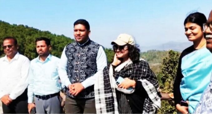 ଦାରିଙ୍ଗବାଡିରେ ମୁଖ୍ୟ ଶାସନ ସଚିବ ଅନୁ ଗର୍ଗ : ଇକୋ ରିଟ୍ରିଟ ସହ ହିଲଭିୟୁ ପାର୍କ ବୁଲି ଦେଖିଲେ