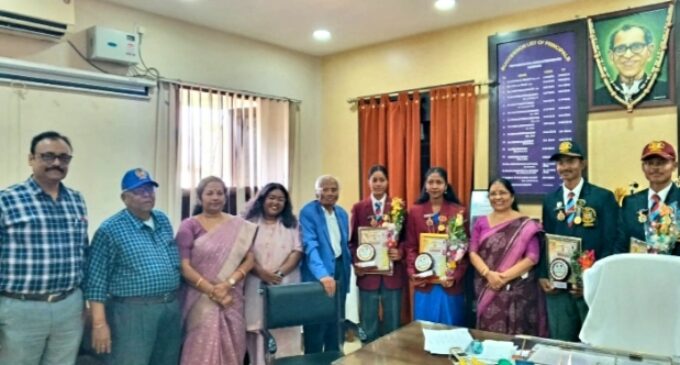 ଗଣତନ୍ତ୍ର ଦିବସ ପ୍ୟାରେଡ଼ ରେ ଅଂଶ ଗ୍ରହଣ କରିଥିବା ଜାତୀୟ ସମର ଶିକ୍ଷାର୍ଥୀ ବାହିନୀ କ୍ୟାଡେଟ ମାନଙ୍କୁ ସମ୍ବର୍ଦ୍ଧିତ କଲେ ମହାବିଦ୍ୟାଳୟ ଅଧ୍ୟକ୍ଷା