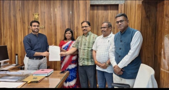 ବୋଲଗଡ଼ ବିଡ଼ିଓଙ୍କ ଅଗଣତାନ୍ତ୍ରୀକ କାର୍ଯ୍ୟକୁ ନିନ୍ଦା, ନିରପେକ୍ଷ ତଦନ୍ତ ନେଇ ଦାବିପତ୍ର ପ୍ରଦାନ କଲା ବିଜେଡି