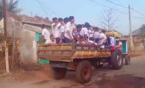 ଛାତ୍ର ଙ୍କ ଭବିଷ୍ୟତ ଓ ସୁରକ୍ଷା ପାଇଁ ଉତ୍ତରଦାୟୀ କିଏ ?? : ମେଟ୍ରିକ୍ ପରୀକ୍ଷା ଦେବାକୁ ଟ୍ରାକ୍ଟରରେ ଗଲେ ଛାତ୍ର