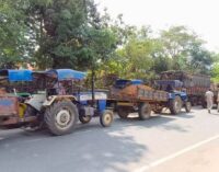 ବେଆଇନ୍ ମୋରମ୍ ଚାଲାଣ ବେଳେ ପୋଲିସ୍ ପକ୍ଷରୁ ଚଢ଼ାଉ : ୨ଟି ଜେସିବି ସହ ୫ ଟି ଟ୍ରାକ୍ଟର ଜବତ