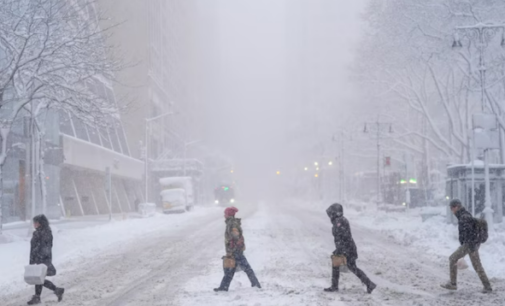 US braces for bomb cyclone, 10,000 flights cancelled, blizzard warnings in place