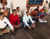 ଓଡ଼ିଆ ଭାଷାର ଅପବ୍ୟବହାର ସମ୍ପର୍କରେ ବିଡ଼ିଓଙ୍କୁ ଦାବୀପତ୍ର ଦେବାକୁ ଆସି ଧାରଣାରେ ବସିରହିଲେ ବିଜେଡି ନେତା