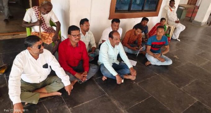 ଓଡ଼ିଆ ଭାଷାର ଅପବ୍ୟବହାର ସମ୍ପର୍କରେ ବିଡ଼ିଓଙ୍କୁ ଦାବୀପତ୍ର ଦେବାକୁ ଆସି ଧାରଣାରେ ବସିରହିଲେ ବିଜେଡି ନେତା