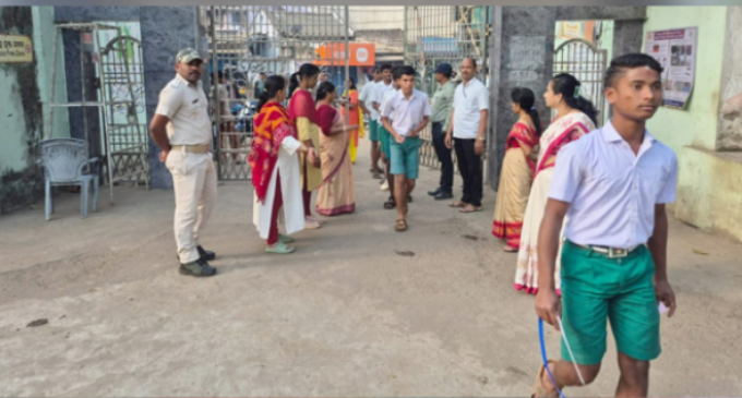 ଗଜପତି ଜିଲ୍ଲାରେ ଆରମ୍ଭ ହେଲା ମାଟ୍ରିକ୍‌‌ ବୋର୍ଡ ପରୀକ୍ଷା- ପରୀକ୍ଷା ଦେଉଛନ୍ତି ମୋଟ ୮୪୫୮ ଜଣ ଛାତ୍ରଛାତ୍ରୀ