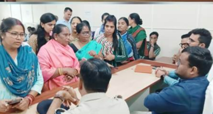 ଗଜପତି : ଜିଲ୍ଲାପାଳଙ୍କ ମିଳିତ ଜନ ଅଭିଯୋଗ ଶୁଣାଣୀ କାର୍ଯ୍ୟକ୍ରମ ଅନୁଷ୍ଠିତ