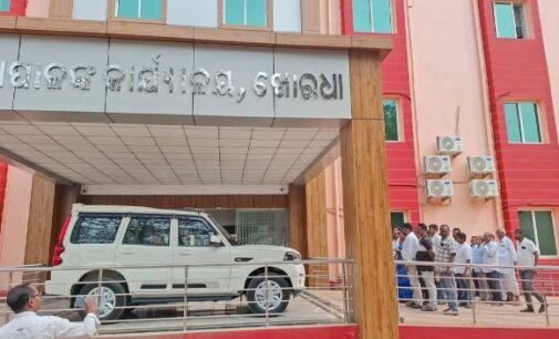 ବୋଲାଗଡ଼ ବିଡ଼ିଓଙ୍କ ବିରୋଧରେ ଅଭିଯୋଗ, ମୁଖ୍ୟମନ୍ତ୍ରୀଙ୍କ ଉଦ୍ଧେଶ୍ୟରେ ୧୪ ଦଫା ସମ୍ବଳିତ ଦାବିପତ୍ର ପ୍ରଦାନ