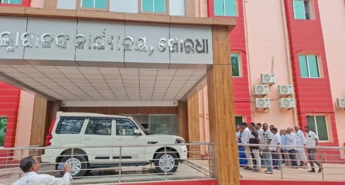 ବୋଲାଗଡ଼ ବିଡ଼ିଓଙ୍କ ବିରୋଧରେ ଅଭିଯୋଗ, ମୁଖ୍ୟମନ୍ତ୍ରୀଙ୍କ ଉଦ୍ଧେଶ୍ୟରେ ୧୪ ଦଫା ସମ୍ବଳିତ ଦାବିପତ୍ର ପ୍ରଦାନ