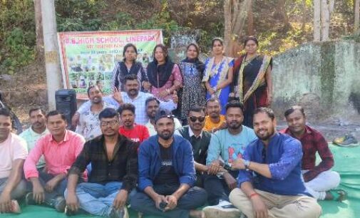 ଦୀର୍ଘ ୨୦ ବର୍ଷ ପରେ ଏକାଠି ହେଲେ ପୁରାତନ ଛାତ୍ରଛାତ୍ରୀ: ବରଡ଼ା ବାଲୁଙ୍କେଶ୍ୱର ଉଚ୍ଚ ବିଦ୍ୟାଳୟର ୨୦୦୬ ମାଟ୍ରିକ ବ୍ୟାଚର ବନ୍ଧୁ ମିଳନ