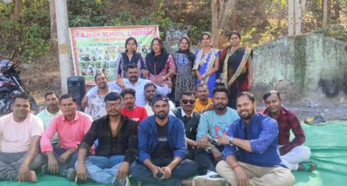 ଦୀର୍ଘ ୨୦ ବର୍ଷ ପରେ ଏକାଠି ହେଲେ ପୁରାତନ ଛାତ୍ରଛାତ୍ରୀ: ବରଡ଼ା ବାଲୁଙ୍କେଶ୍ୱର ଉଚ୍ଚ ବିଦ୍ୟାଳୟର ୨୦୦୬ ମାଟ୍ରିକ ବ୍ୟାଚର ବନ୍ଧୁ ମିଳନ