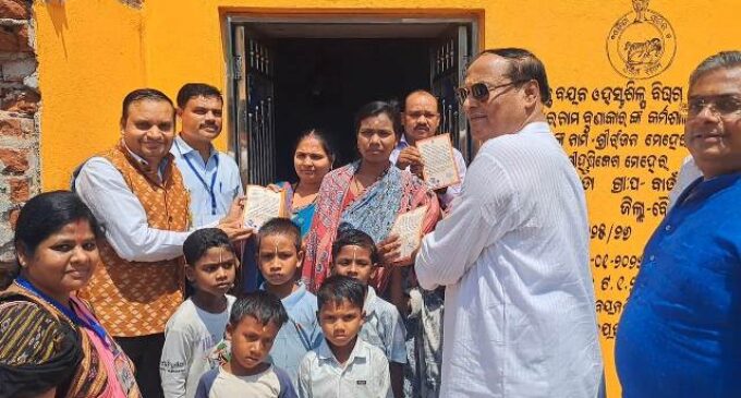 ପ୍ରବେଶ ଉତ୍ସବ ଓ ଖଡ଼ି ଛୁଆଁ କାର୍ଯ୍ୟକ୍ରମ ,ନିମନ୍ତ୍ରଣ ପତ୍ର ବାଣ୍ଟିଲେ କଣ୍ଟାମାଳ ବିଧାୟକ