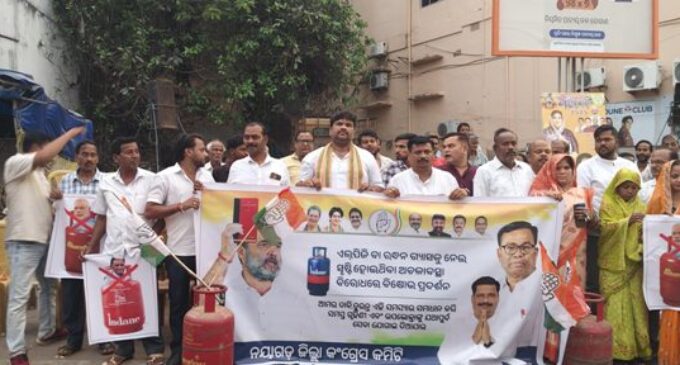 ଜାଳେଣି ଗ୍ୟାସ ଦରବୃଦ୍ଧି ଏବଂ କଳାବଜାରୀ ପ୍ରତିବାଦରେ କଂଗ୍ରେସ ବିକ୍ଷୋଭ