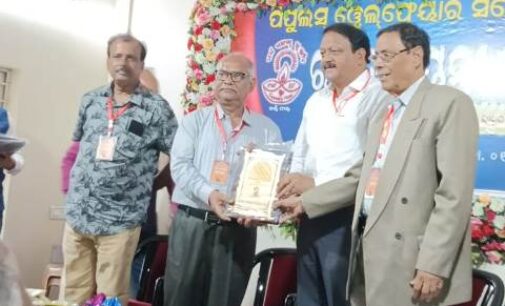 ନୈତିକ ଶିକ୍ଷା ପ୍ରଚଳନ ଆଲୋଚନା ଚକ୍ରରେ ଜିଲ୍ଲାପାଳଙ୍କ ଦ୍ଵାରା ବରଦା ଦାସ ସମ୍ବର୍ଦ୍ଧିତ