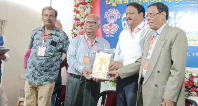 ନୈତିକ ଶିକ୍ଷା ପ୍ରଚଳନ ଆଲୋଚନା ଚକ୍ରରେ ଜିଲ୍ଲାପାଳଙ୍କ ଦ୍ଵାରା ବରଦା ଦାସ ସମ୍ବର୍ଦ୍ଧିତ