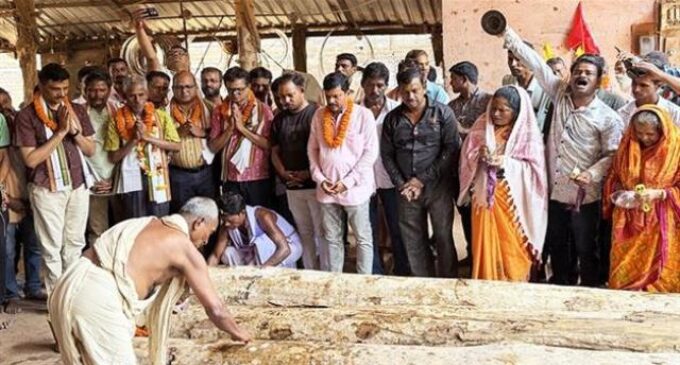 ମହାପ୍ରଭୁଙ୍କ ରଥଯାତ୍ରା ପାଇଁ କାଠ ଚିରା, ଖପୁରିଆ ସରକାରୀ କରତ କଳରେ ଚିରଟ