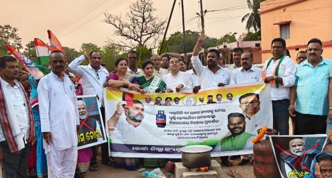 ଖୋରଧା ଜିଲ୍ଲା କଂଗ୍ରେସ ପକ୍ଷରୁ ରନ୍ଧନ ଗ୍ୟାସ ଦରବୃଦ୍ଧି ଏବଂ ଏହାର ସାଙ୍ଘାତିକ ଅଭାବ ପ୍ରତିବାଦରେ ବିକ୍ଷୋଭ