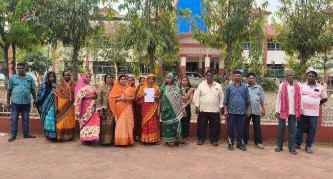 ସମ୍ପ ନିର୍ମାଣ ଅନ୍ୟତ୍ର କରିବା ନିମନ୍ତେ ଜିଲ୍ଲାପାଳଙ୍କ ନିକଟରେ ଦାବୀ ଉପସ୍ଥାପନ କରିବା ପରେ ଆକ୍ରମଣର ଶିକାର ହେଲେ ଅଭିଯୋଗକାରୀ