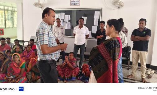 ପଥର ଖଣି ବିସ୍ପୋରଣ ନେଇ ଗ୍ରାମବାସୀଙ୍କ ପକ୍ଷରୁ ଜିଲ୍ଲାପାଳଙ୍କ କାର୍ଯ୍ୟାଳୟ ସମ୍ମୁଖରେ ଧାରଣା, ବସିଥିବା ମହିଳା ଅଚେତ ଅବସ୍ଥାରେ ଚିକିତ୍ସାଳୟରେ ଭର୍ତ୍ତି