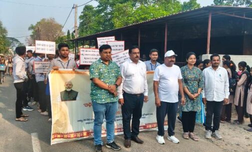 ବୌଦ୍ଧରେ ବିଭିନ୍ନ ବ୍ୟବସାୟିକ ପ୍ରତିଷ୍ଠାନର ନାମ ଫଳକ ଓଡିଆରେ ଲେଖିବା ପାଇଁ ସଚେତନତା ଶୋଭାଯାତ୍ରା