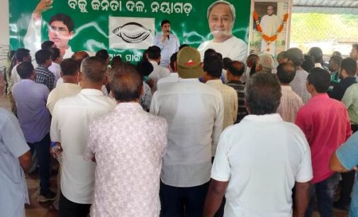 ପ୍ରବାଦ ପୁରୁଷ ବିଜୁ ପଟ୍ଟନାୟକଙ୍କ ଶ୍ରାଦ୍ଧ ବାର୍ଷିକ ପାଳନ – ଜିଲ୍ଲା ମୁଖ୍ୟ ଚିକିତ୍ସାଳୟରେ ରୋଗୀଙ୍କୁ ଫଳ ବଣ୍ଟନ
