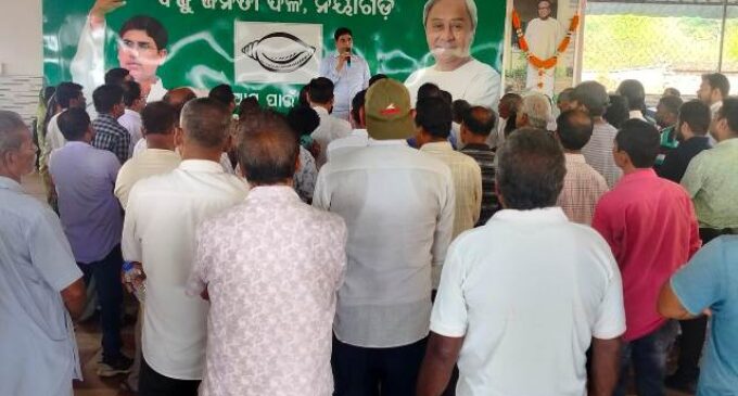 ପ୍ରବାଦ ପୁରୁଷ ବିଜୁ ପଟ୍ଟନାୟକଙ୍କ ଶ୍ରାଦ୍ଧ ବାର୍ଷିକ ପାଳନ – ଜିଲ୍ଲା ମୁଖ୍ୟ ଚିକିତ୍ସାଳୟରେ ରୋଗୀଙ୍କୁ ଫଳ ବଣ୍ଟନ