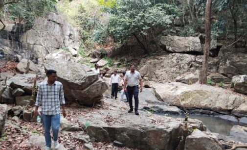 ଦାରିଙ୍ଗବାଡ଼ି ବ୍ଲକର ଦୁର୍ଗମ ଅଞ୍ଚଳରେ ବିଭିନ୍ନ ପ୍ରକଳ୍ପର ତଦାରଖ କଲେ କନ୍ଧମାଳ ଜିଲ୍ଲାପାଳ