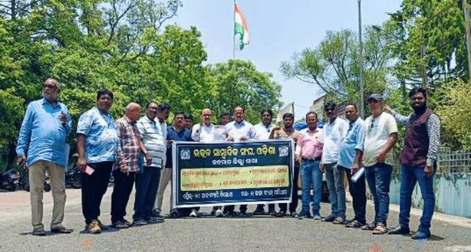 ସାମ୍ବାଦିକଙ୍କୁ ସୁରକ୍ଷା ଓ ସହାୟତା ଦାବି ନେଇ ତାତିଲେ ସାମ୍ବାଦିକ: ୬ ଦଫା ଦାବୀ ନେଇ ମୁଖ୍ୟମନ୍ତ୍ରୀଙ୍କ ଉଦ୍ଦେଶ୍ୟରେ ସ୍ମାରକପତ୍ର ପ୍ରଦାନ