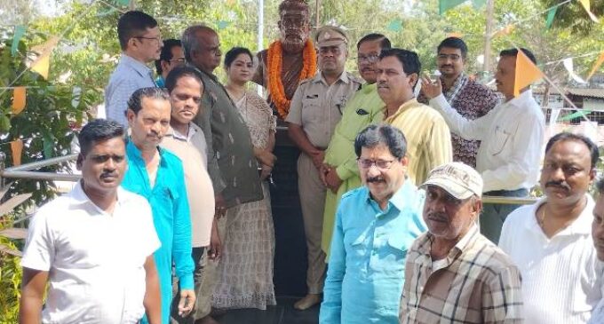 ଓଡ଼ିଶା ଦିବସ ଉପଲକ୍ଷେ ଜିଲ୍ଲା ମୁଖ୍ୟ ଚିକିତ୍ସାଳୟରେ ରୋଗୀ ମାନଙ୍କୁ ଫଳ ବଣ୍ଟନ ଏବଂ ରକ୍ତଦାନ ଶିବିର ଅନୁଷ୍ଠିତ