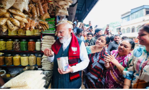 Watch: PM’s jhalmuri break in the middle of high-octane Bengal campaign