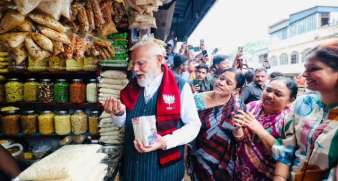 Watch: PM’s jhalmuri break in the middle of high-octane Bengal campaign