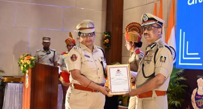ଓଡ଼ିଶା ପୋଲିସ ପ୍ରତିଷ୍ଠା ଦିବସ : ଉତ୍ତମ କାର୍ଯ୍ୟ କରିଥିବା ପୋଲିସ ଅଫିସର ଓ ଯବାନଙ୍କୁ ସମ୍ମାନିତ କଲେ ଡିଜିପି