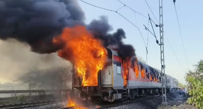 Fire breaks out on Rajdhani Express in MP’s Ratlam, all passengers rescued