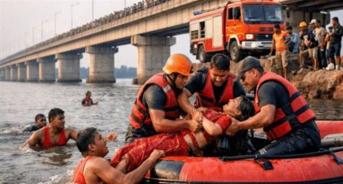 ମହାନଦୀ ସେତୁରୁ ଡେଇଁ ମହିଳାଙ୍କ ଆତ୍ମହତ୍ୟା ଉଦ୍ୟମ