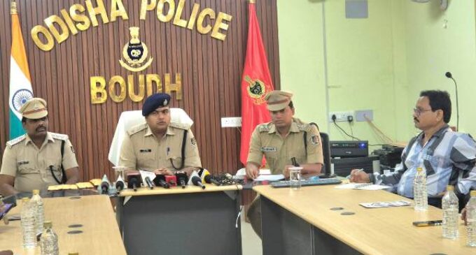 ବୌଦ୍ଧ ପୋଲିସ୍ ର ବଡ଼ ସଫଳତା : ବ୍ରାଉନ ସୁଗାର ବ୍ୟବସାୟରେ ଜଡିତ ୪ ଜଣ ଗିରଫ , ସାମ୍ବାଦିକ ସମ୍ମିଳନୀରେ ସୂଚନା ଦେଲେ ଜିଲ୍ଲା ଆରକ୍ଷୀ ଅଧିକ୍ଷକ