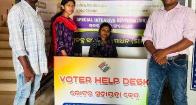 ବୌଦ୍ଧରେ ଭୋଟର ତାଲିକା ସ୍ୱତନ୍ତ୍ର ସଘନ ସଂଶୋଧନ ପାଇଁ ଜିଲ୍ଲାପାଳଙ୍କ କାର୍ଯ୍ୟାଳୟରେ ଭୋଟର ହେଲ୍ପଡେସ୍କ ସ୍ଥାପିତ