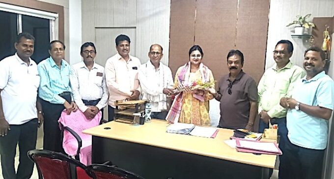 ମାଟ୍ରିକ ପରୀକ୍ଷାରେ ଖୋରଧା ଜିଲ୍ଲାର ସଫଳତା, ଜିଲ୍ଲା ଶିକ୍ଷାଧିକାରୀଙ୍କୁ ଓଷ୍ଠ।ର ସମ୍ବର୍ଦ୍ଧନା
